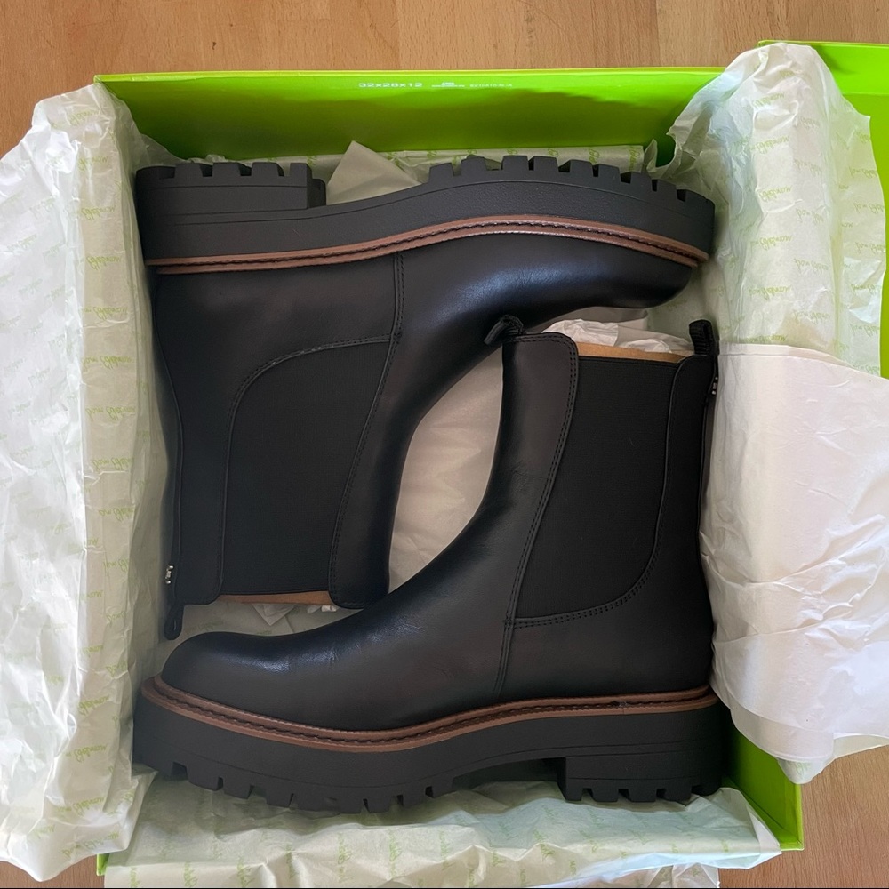 NEW LAGUNA CHELSEA BOOT (Size 8.5)